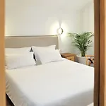 Times Elegant 招待所 4*